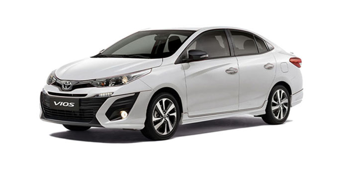 5-seat car Hue to Da Nang transfer