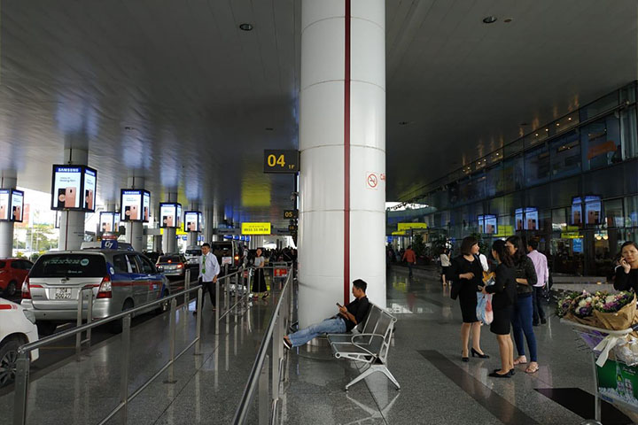 Pillar 1F10 - Terminal 02 - Meeting point for Hanoi airport to Sapa bus