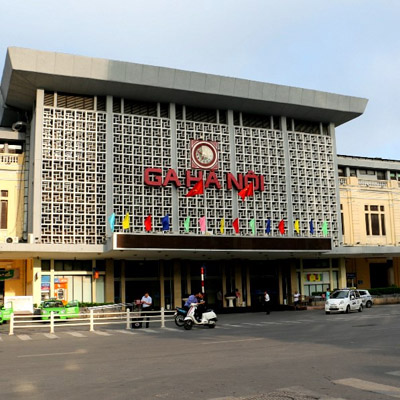 Hanoi to Dong Hoi train - arrival train station