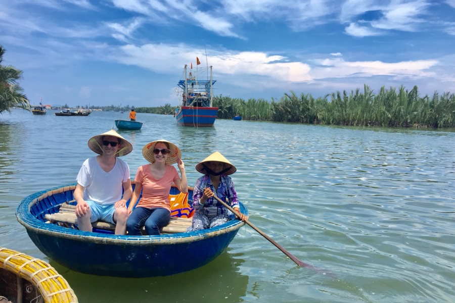 Tourists boating on Hoai river