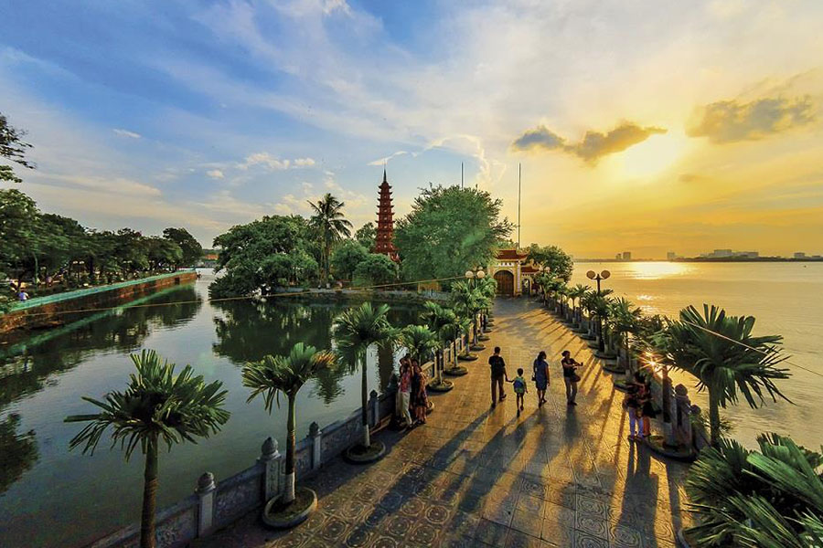 Hanoi city tour Tran Quoc pagoda